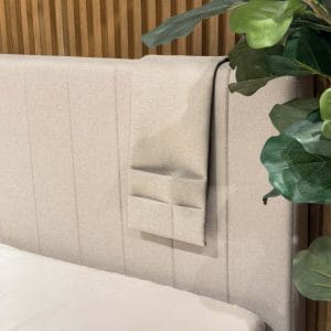 Fambed_sengelomme_sutteholder_sutteflaskeholder_beige